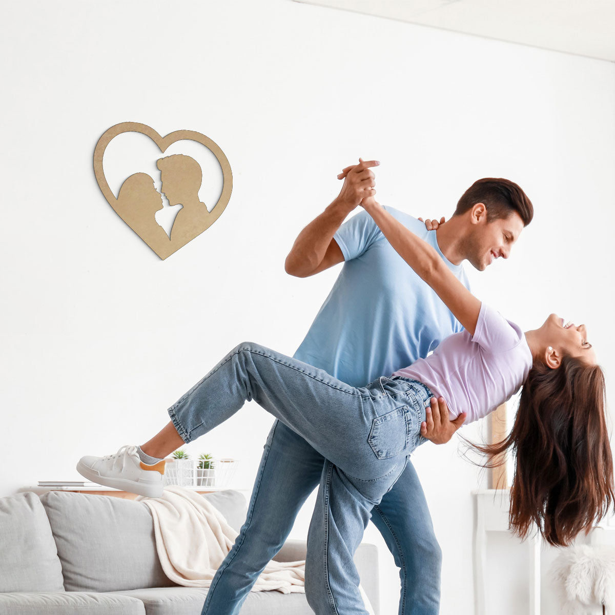 Pareja en corazón - Figura decorativa en madera