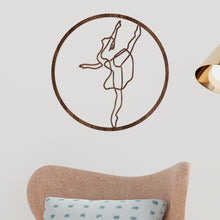 Cargar imagen en el visor de la galería, Bailarina - Figura decorativa en madera
