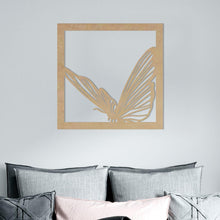 Cargar imagen en el visor de la galería, Mariposa volando - Cuadro decorativo en madera - FABRITECA
