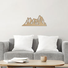 Cargar imagen en el visor de la galería, Montaña nevada - Figura decorativa en madera
